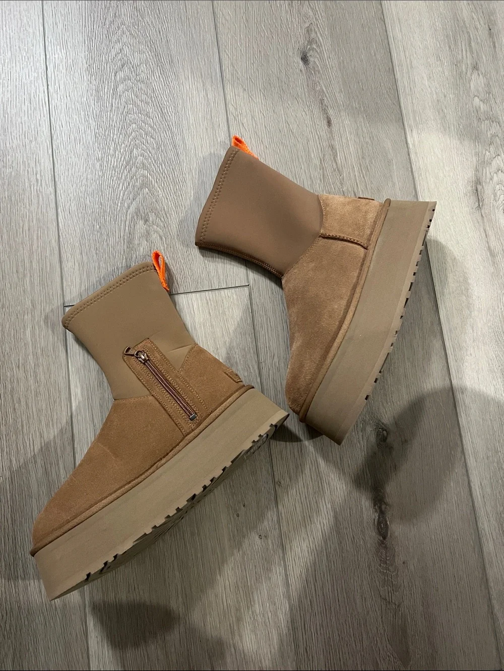 UGG Women's Dipper Platform Boot in Chestnut with Orange Pull Tab Size 8
